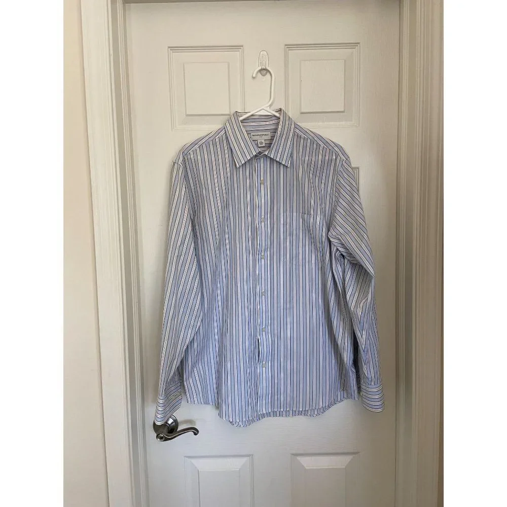 Men's Banana Republic Light Blue and White Stripped Dress Shirt (Size Medium)